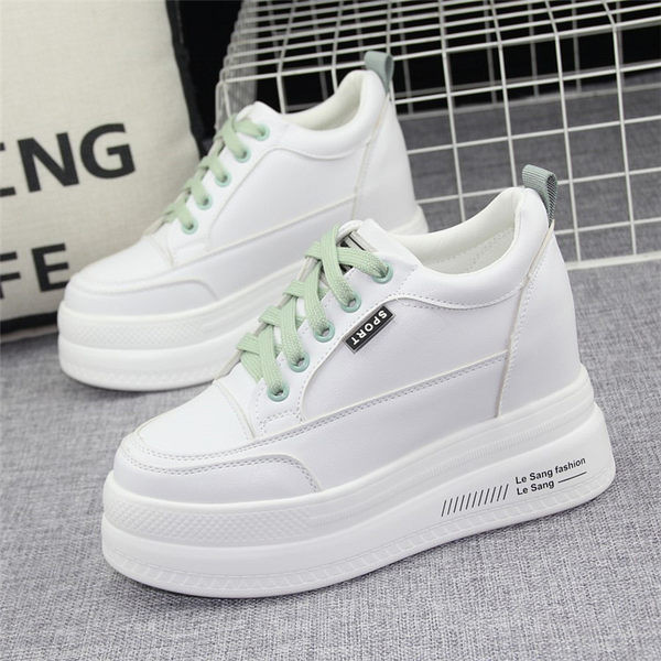 Öko bőrből készült női sportcipő fehér színben, 10 cm-es platformmal