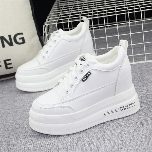 Öko bőrből készült női sportcipő fehér színben, 10 cm-es platformmal