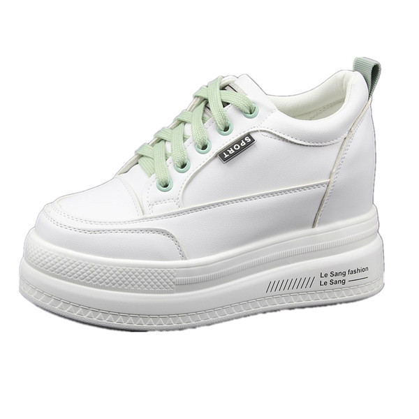 Öko bőrből készült női sportcipő fehér színben, 10 cm-es platformmal