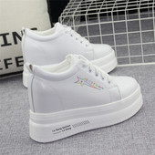 Μοντέρνα sneakers με κέντημα και πλατφόρμα