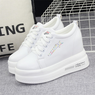 Μοντέρνα sneakers με κέντημα και πλατφόρμα