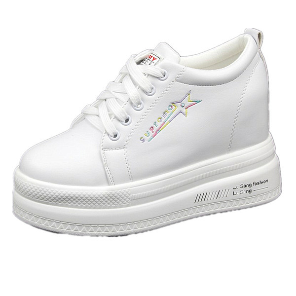 Moodsad tikandi ja platvormiga tossud