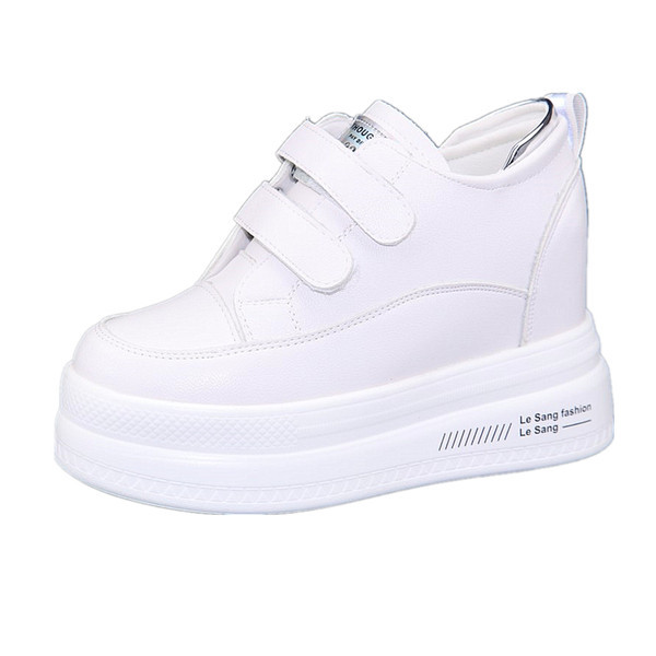 Női tornacipő matricákkal és magas talppal - két színben