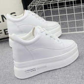 Γυναικεία ψηλά sneakers με ψηλή σόλα - λευκό χρώμα