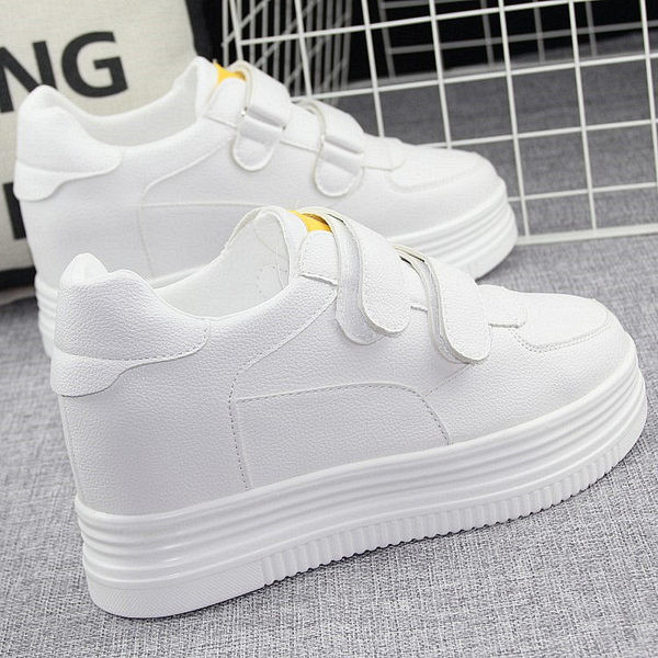 Kleebiste ja siseplatvormiga naiste tossud - mitut värvi