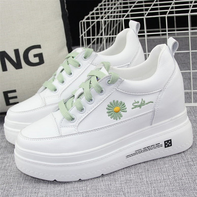 Naiste ökonahast tikandiga tossud