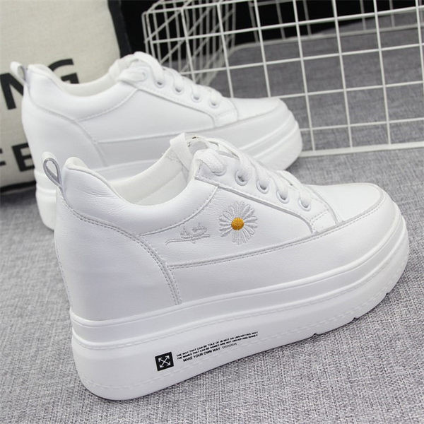 Naiste ökonahast tikandiga tossud