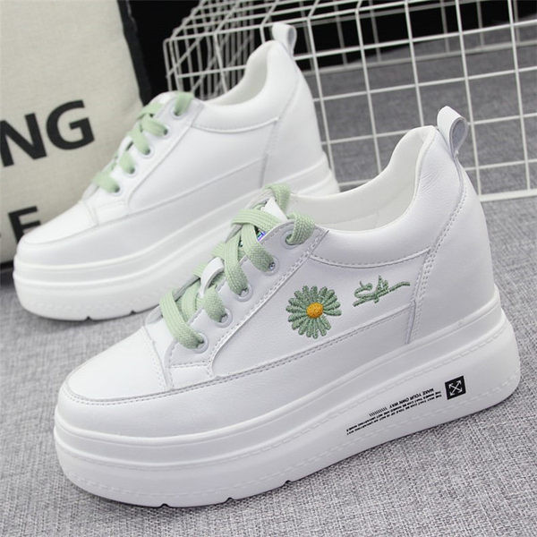 Naiste ökonahast tikandiga tossud