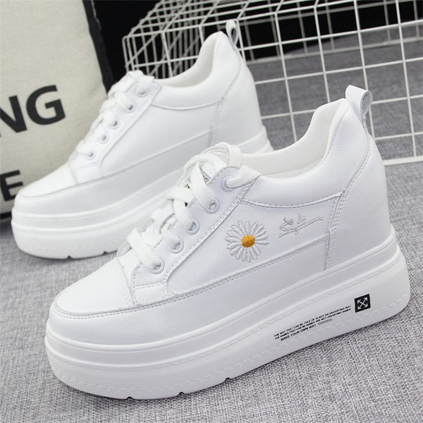 Naiste ökonahast tikandiga tossud