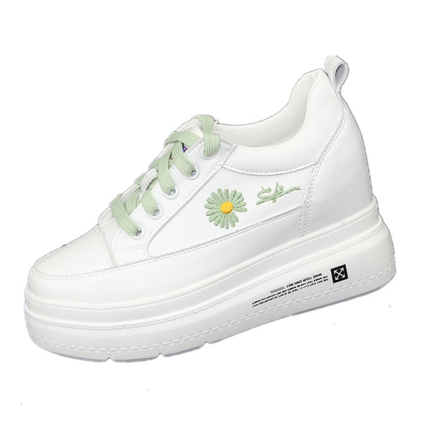 Naiste ökonahast tikandiga tossud