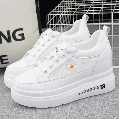 Női tornacipő rejtett platformmal és hálós résszel