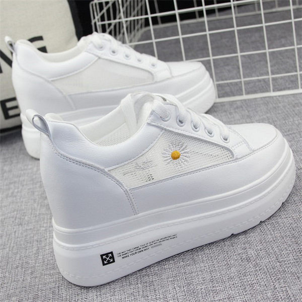 Női tornacipő rejtett platformmal és hálós résszel