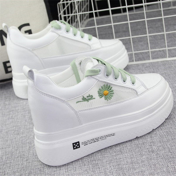 Női tornacipő rejtett platformmal és hálós résszel