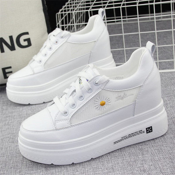 Női tornacipő rejtett platformmal és hálós résszel