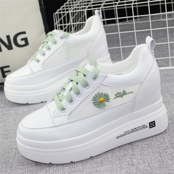 Női tornacipő rejtett platformmal és hálós résszel