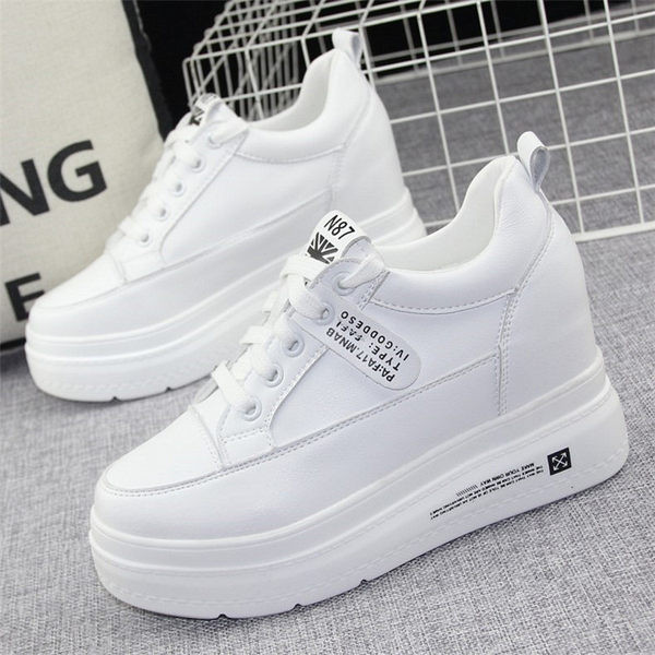 Fehér fűzős női tornacipő