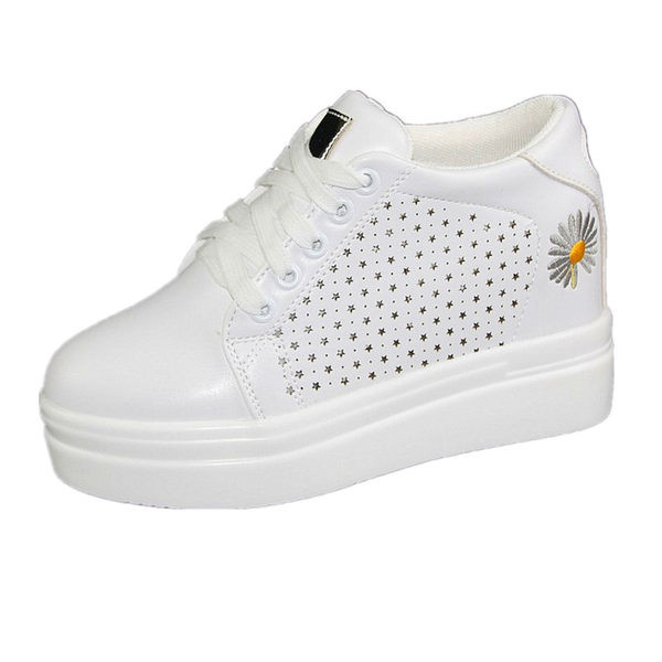 Γυναικεία sneakers από διάτρητο οικολογικό δέρμα με κρυφή πλατφόρμα