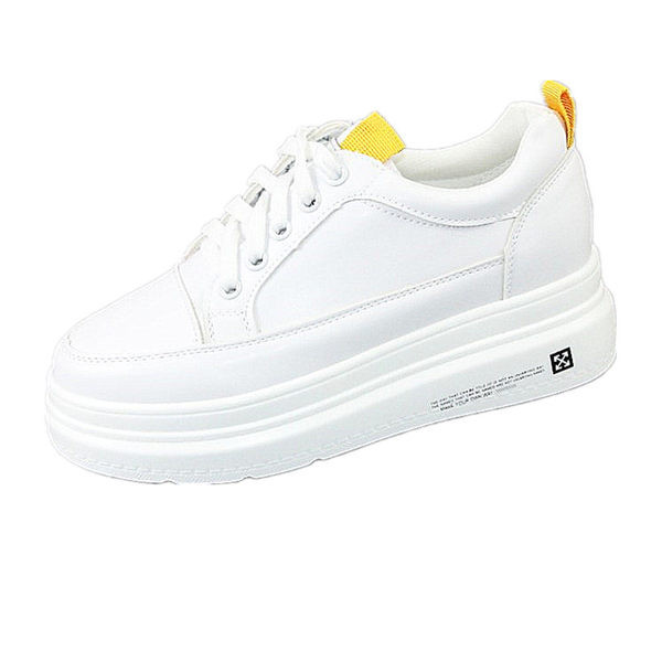 Дамски кецове с връзки в бял цвят 