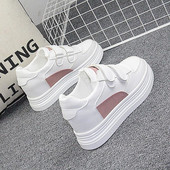 Kolmes värvitoonis kõrge talla ja kleebistega naiste tossud