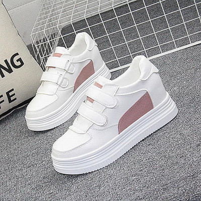 Kolmes värvitoonis kõrge talla ja kleebistega naiste tossud