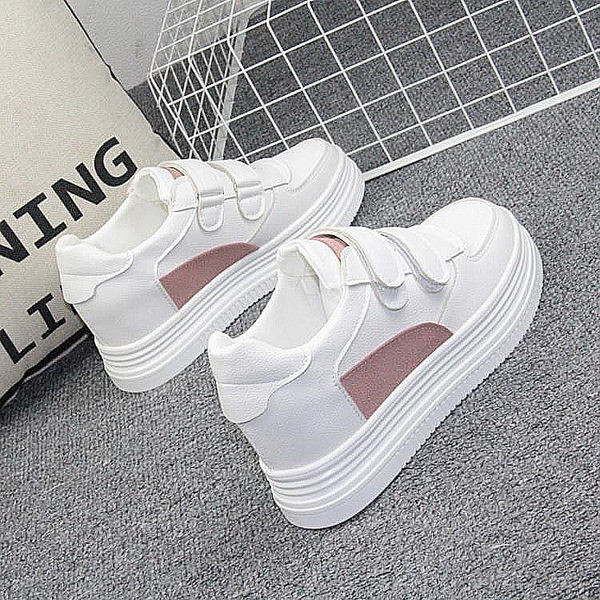 Kolmes värvitoonis kõrge talla ja kleebistega naiste tossud