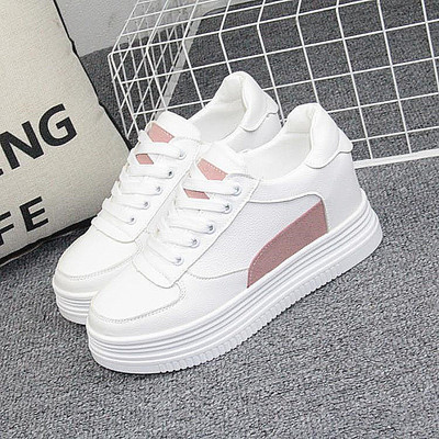 Модерни дамски маратонки с връзки -бял цвят