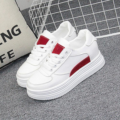 Модерни дамски маратонки с връзки -бял цвят