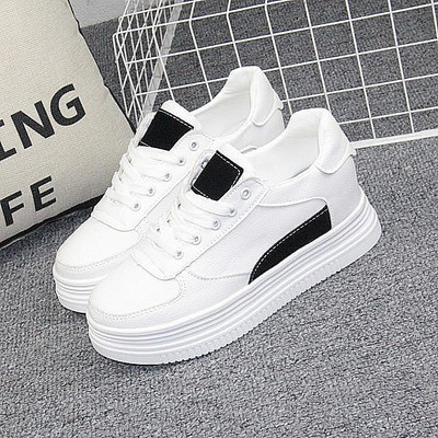 Модерни дамски маратонки с връзки -бял цвят