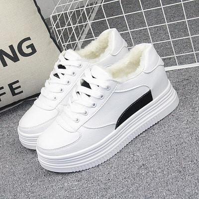 Модерни дамски маратонки с връзки -бял цвят