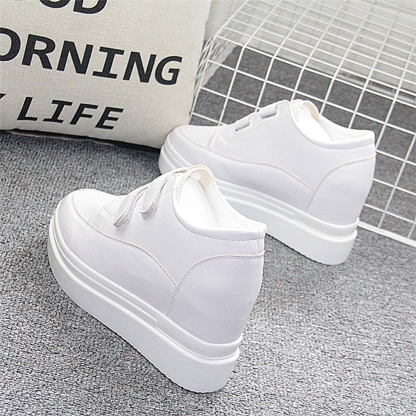 Ежедневни кецове с велкро лепенки и платформа