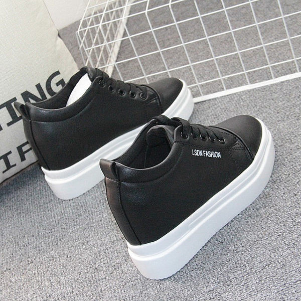 Női műbőr tornacipő rejtett platformmal