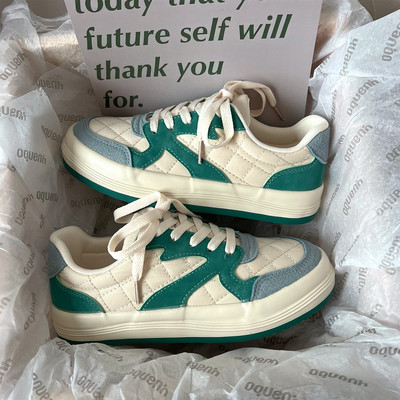 Дамски кецове с връзки в зелен цвят и равна подметка 