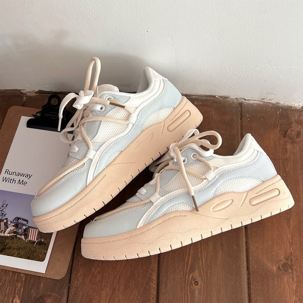 Halli ja roosa lipsudega naiste tossud