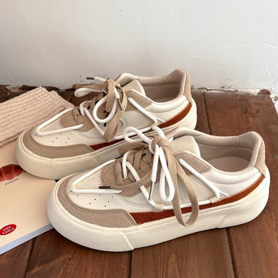 Moodsad paeltega ökonahast ja seemisnahast tossud