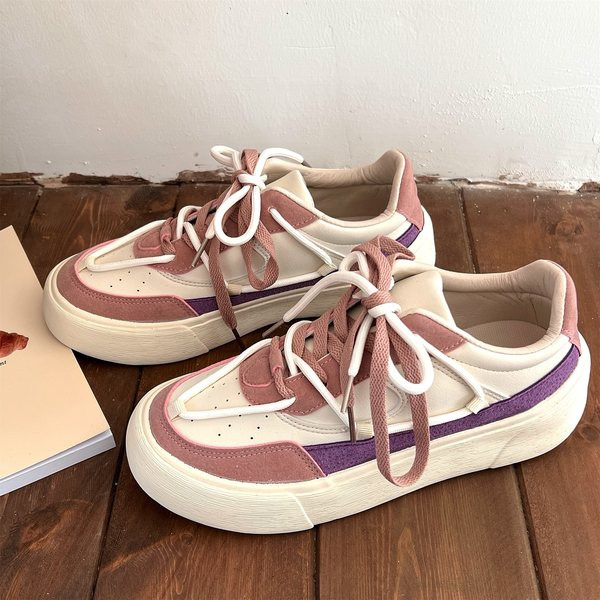 Moodsad paeltega ökonahast ja seemisnahast tossud