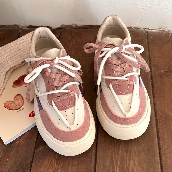 Moodsad paeltega ökonahast ja seemisnahast tossud