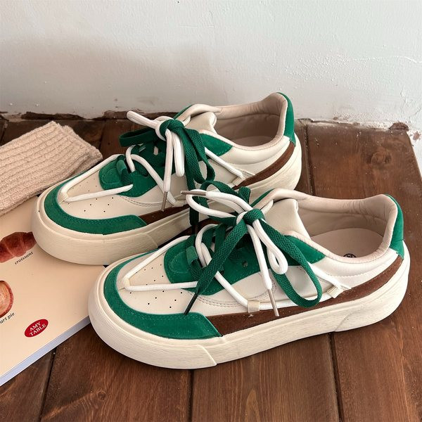 Moodsad paeltega ökonahast ja seemisnahast tossud