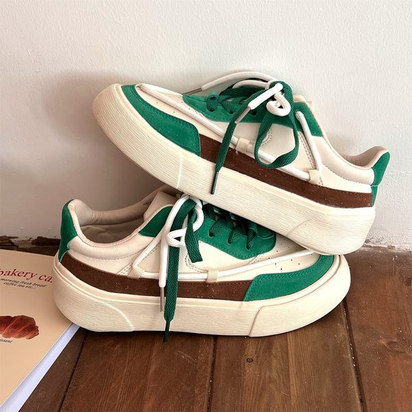 Moodsad paeltega ökonahast ja seemisnahast tossud