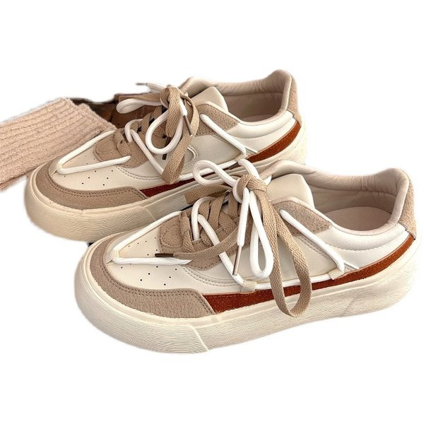 Moodsad paeltega ökonahast ja seemisnahast tossud