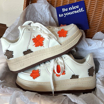 Värviliste lipsudega vabaaja nahast tossud