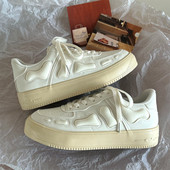 Kolmes värvitoonis lipsudega naiste tossud