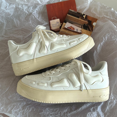 Kolmes värvitoonis lipsudega naiste tossud