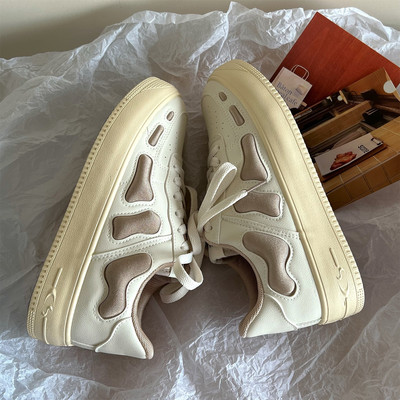 Kolmes värvitoonis lipsudega naiste tossud