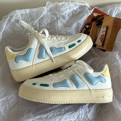 Kolmes värvitoonis lipsudega naiste tossud