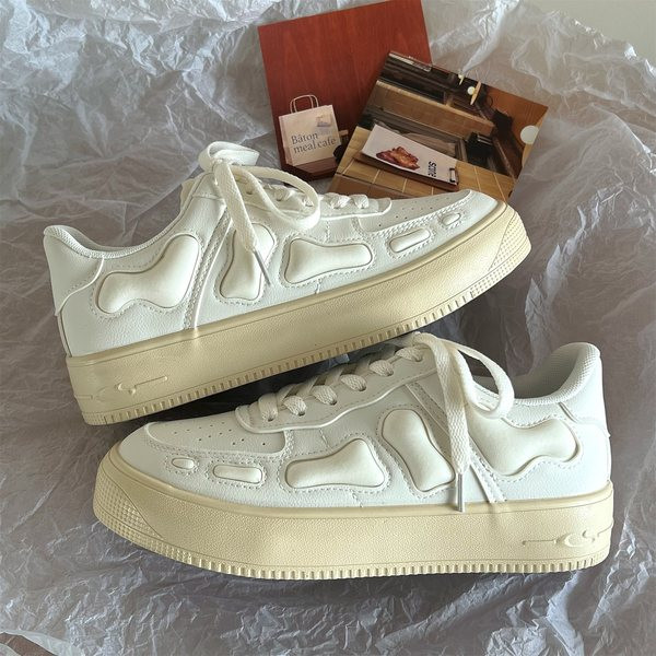 Kolmes värvitoonis lipsudega naiste tossud