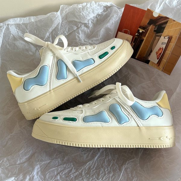 Kolmes värvitoonis lipsudega naiste tossud