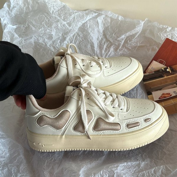 Kolmes värvitoonis lipsudega naiste tossud