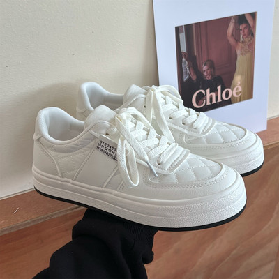 Νέο μοντέλο γυναικεία sneakers με επίπεδη σόλα - τριών χρωμάτων