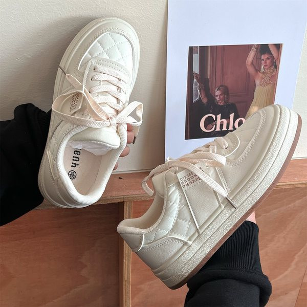 Lapos talpú női cipők új modellje - három színben