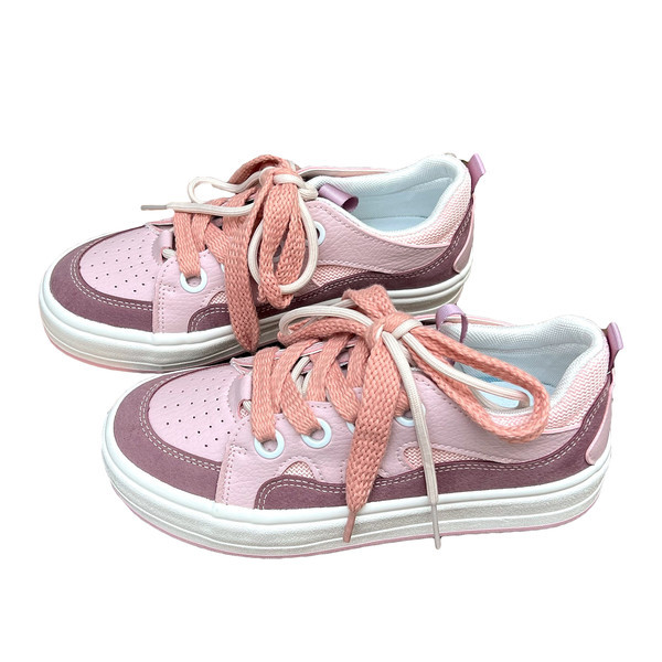 Naiste tossud paelte ja lameda tallaga - kahte värvi